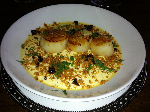 seared scallops with cauliflower brulee and pork crackle - Clarences