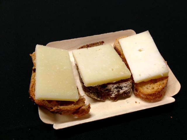 Blue_Cow_Cheese_Company_Bread_2