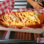 Eats-Hot-Dog
